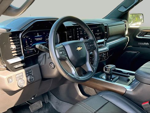 Used 2024 Chevrolet Silverado 1500 High Country w/ High Country Premium Package AWD/4WD image 18
