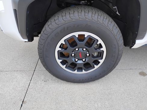 Used 2025 Toyota Tacoma TRD Off-Road AWD/4WD image 29