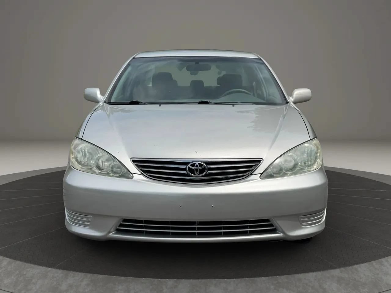 Used 2005 Toyota Camry LE FWD image 2