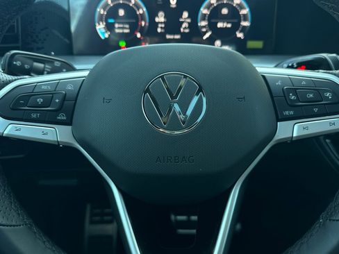 New 2026 Volkswagen Tiguan SE R-Line FWD image 21