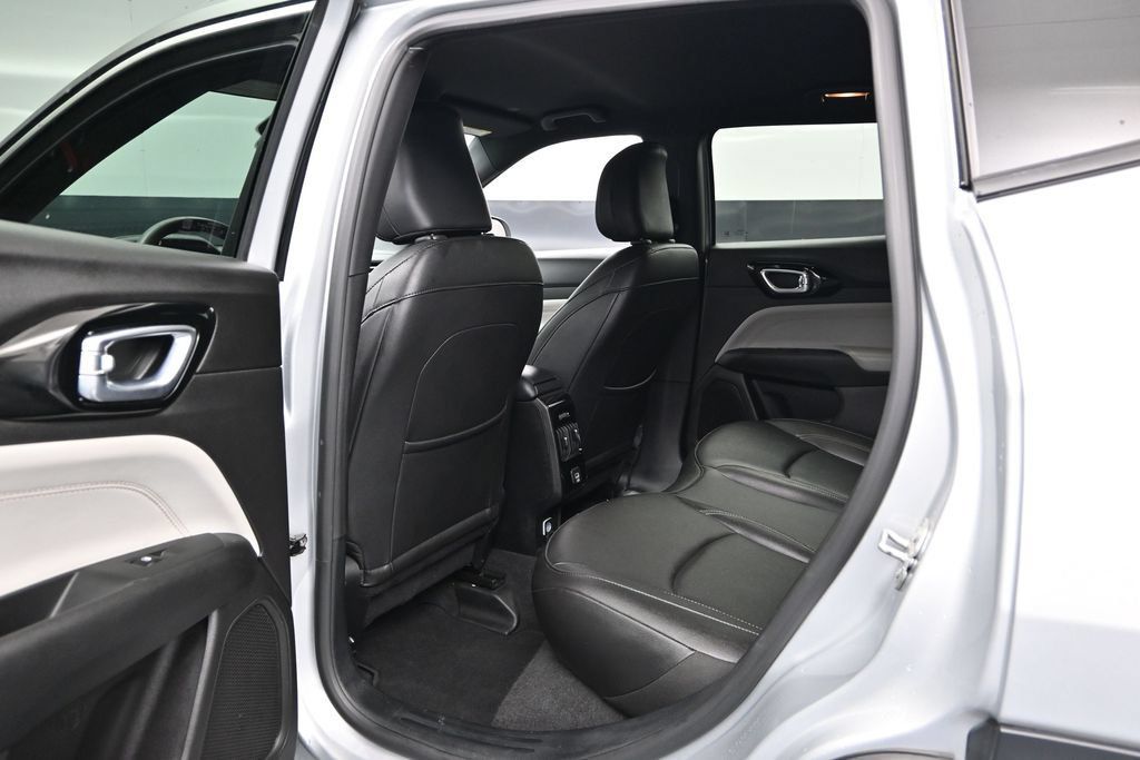 Used 2025 Jeep Compass Limited AWD/4WD image 19