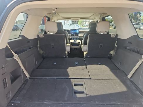 Used 2023 Lincoln Navigator Reserve AWD/4WD image 9