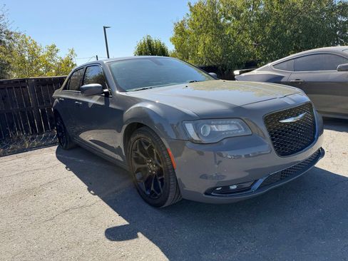 Used 2019 Chrysler 300 S RWD image 7