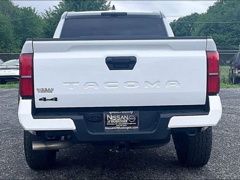 Used 2024 Toyota Tacoma TRD Off-Road image 5