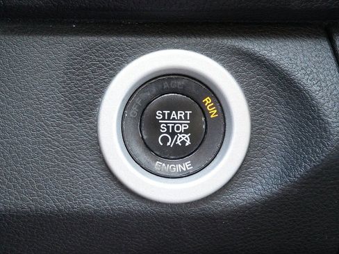 Used 2016 RAM 1500 Laramie AWD/4WD image 34