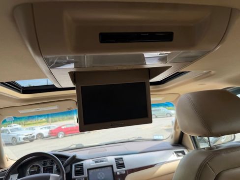 Used 2010 Cadillac Escalade Premium AWD/4WD image 17