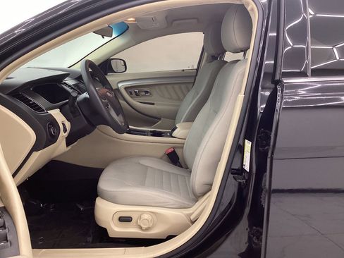 Used 2017 Ford Taurus SE image 14
