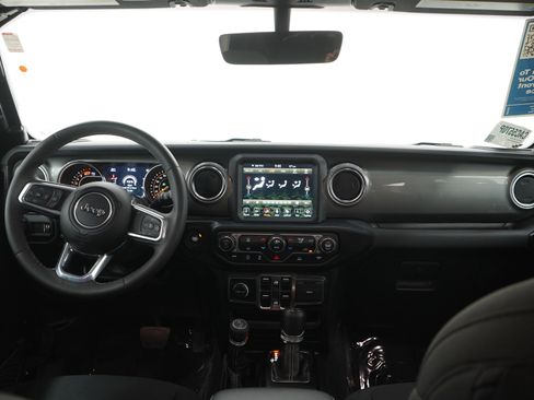 Used 2023 Jeep Wrangler Unlimited Sahara AWD/4WD image 14