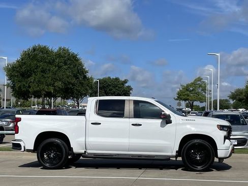 Used 2023 Chevrolet Silverado 1500 RST w/ Redline Edition AWD/4WD image 3