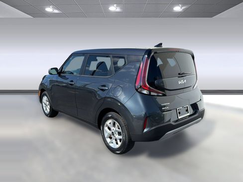 Used 2025 Kia Soul LX w/ LX Technology Package FWD image 3
