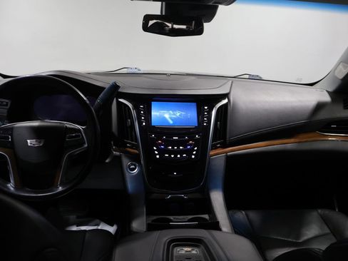 Used 2017 Cadillac Escalade Luxury AWD/4WD image 16