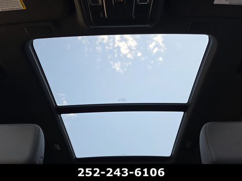 Used 2025 Chevrolet Suburban Z71 w/ Z71 Off-Road Package AWD/4WD image 13