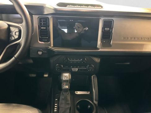 Used 2023 Ford Bronco Outer Banks w/ Sasquatch Package AWD/4WD image 12