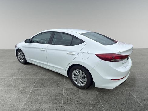 Used 2018 Hyundai Elantra SE image 2