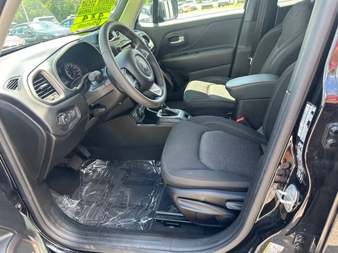 Used 2023 Jeep Renegade Latitude AWD/4WD image 11