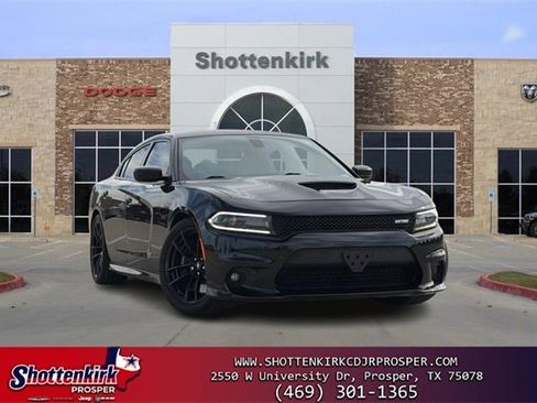 Used 2017 Dodge Charger R/T image 1