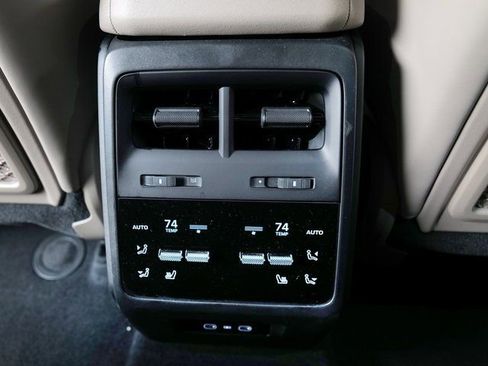 Certified 2025 Porsche Macan 4S Electric image 25