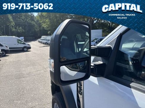 New 2025 Ford F550 4x4 Crew Cab image 12