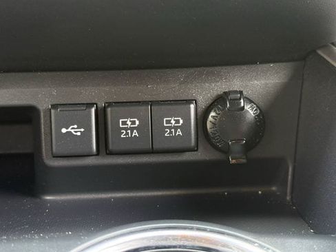Used 2021 Toyota Highlander XSE FWD image 22