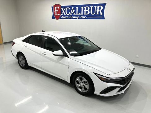 Used 2024 Hyundai Elantra SE image 45