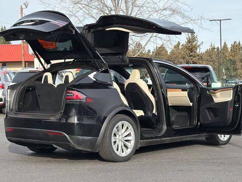 Used 2020 Tesla Model X Long Range image 31