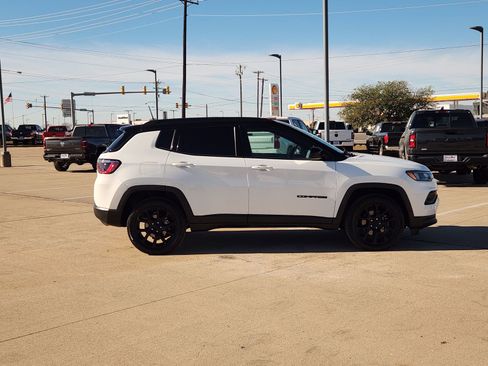 Used 2022 Jeep Compass Altitude w/ Convenience Group image 7