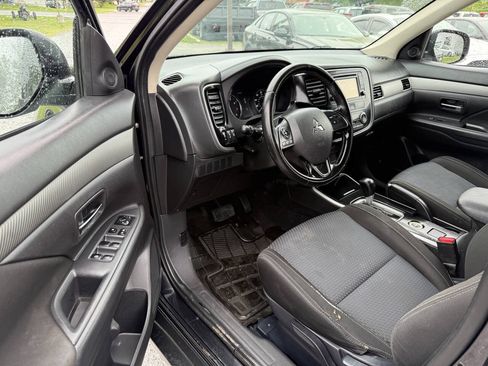 Used 2017 Mitsubishi Outlander ES AWD/4WD image 11