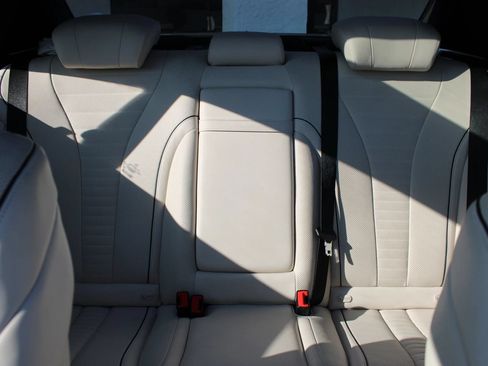 Used 2015 Mercedes-Benz S 550 Sedan image 18