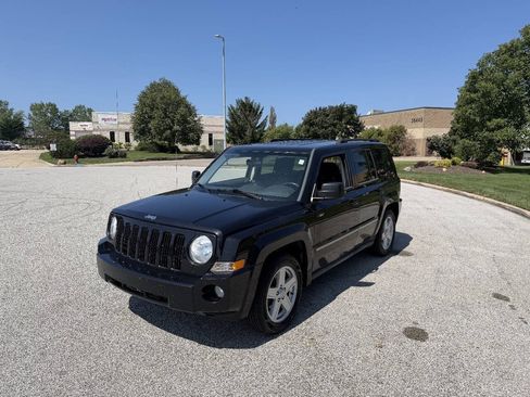 Used 2010 Jeep Patriot Latitude FWD image 1