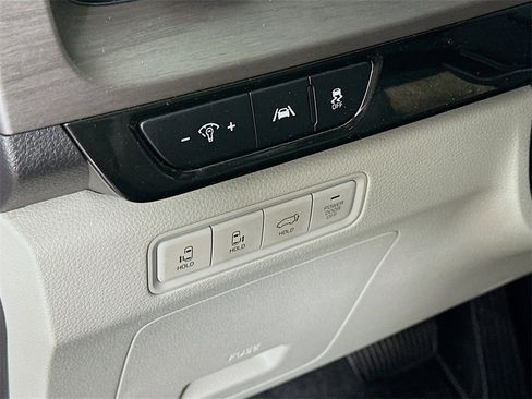 Certified 2024 Kia Carnival EX image 23