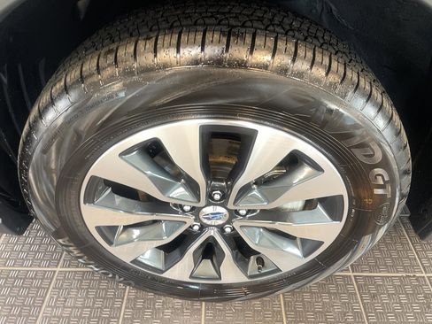 Used 2025 Subaru Outback Touring AWD/4WD image 5