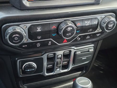 Used 2020 Jeep Gladiator Overland image 30