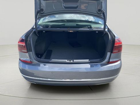 Used 2018 Volkswagen Passat 2.0T SEL Premium image 11