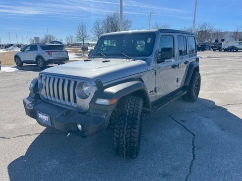 Used 2018 Jeep Wrangler Unlimited Sport S image 3