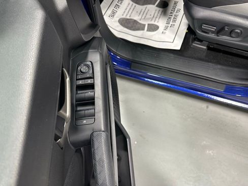 Used 2025 Toyota Tacoma TRD Off-Road image 9