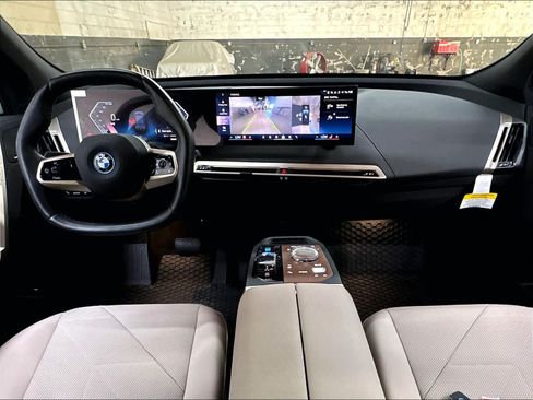 Certified 2024 BMW iX xDrive50 w/ Premium Package AWD/4WD image 17