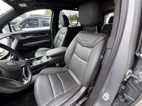 Used 2025 Cadillac XT6 Premium Luxury image 13