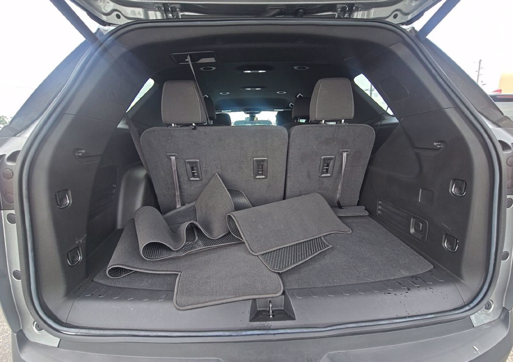 Used 2023 Chevrolet Traverse LT FWD image 6