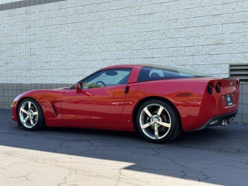 Used 2005 Chevrolet Corvette Coupe w/ Preferred Equipment Group RWD image 2