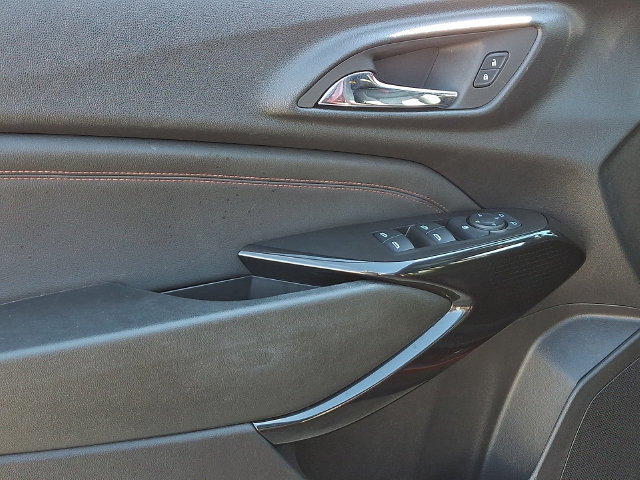 Used 2024 Chevrolet Trax RS w/ Sunroof Package FWD image 23