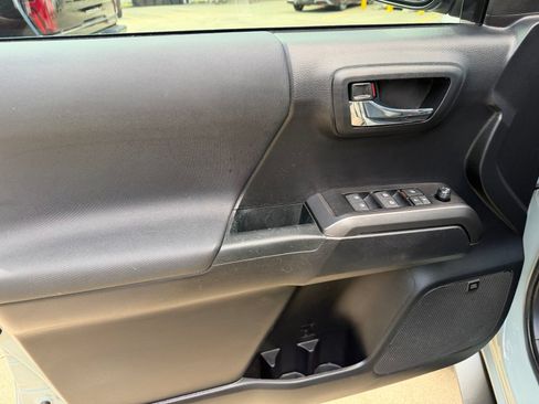 Used 2021 Toyota Tacoma TRD Pro AWD/4WD image 9