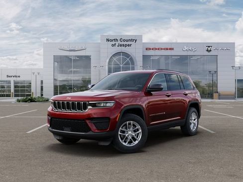 Used 2025 Jeep Grand Cherokee 4WD image 1