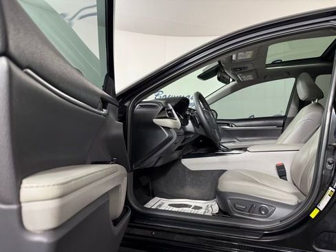 Used 2019 Toyota Camry XSE image 12