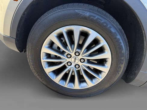 Used 2017 Lincoln MKX Select w/ Select Plus Package AWD/4WD image 9