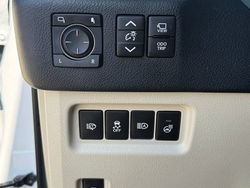 Used 2022 Lexus GX 460 Luxury w/ Off Road Package AWD/4WD image 25