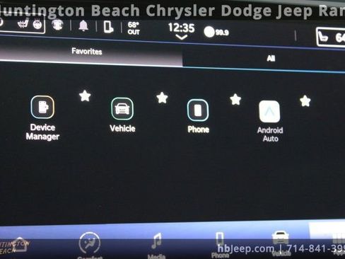 Used 2023 Chrysler Pacifica Touring-L image 25