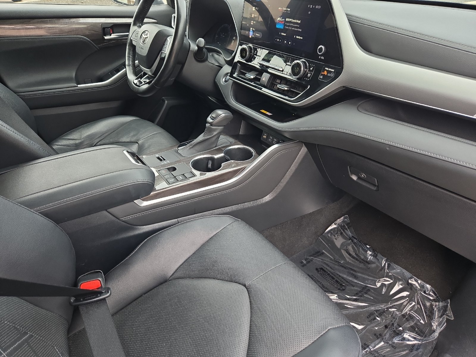 Used 2023 Toyota Highlander Platinum FWD image 16