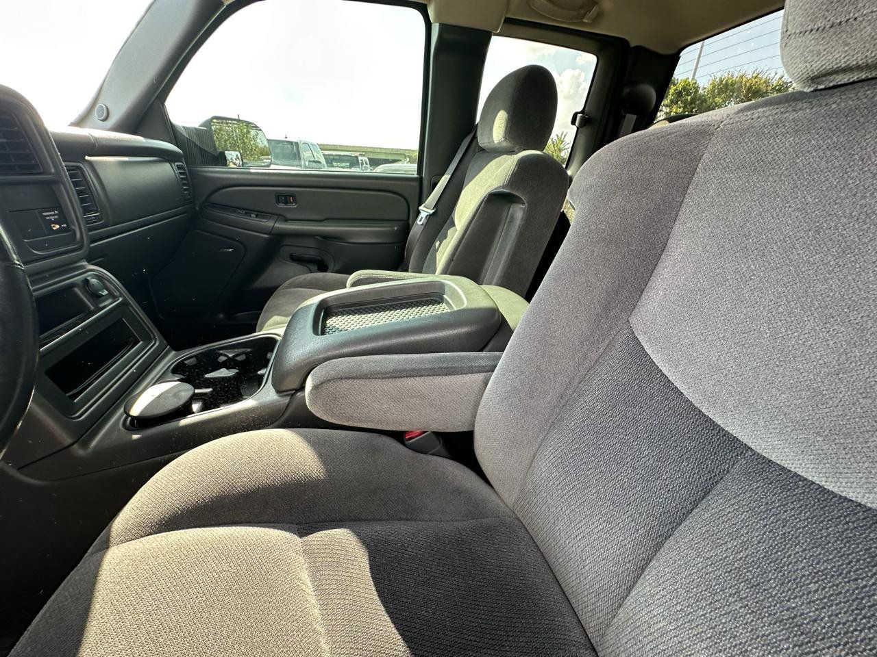 Used 2005 GMC Sierra 2500 SLE w/ Heavy-Duty Power Package AWD/4WD image 29