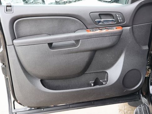 Used 2012 Chevrolet Avalanche LTZ image 11