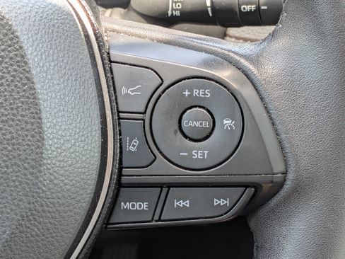 Used 2021 Toyota RAV4 XLE Premium FWD image 27
